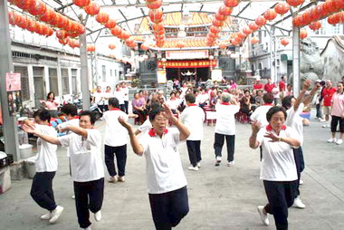 東門社區慶祝重陽節(圖)