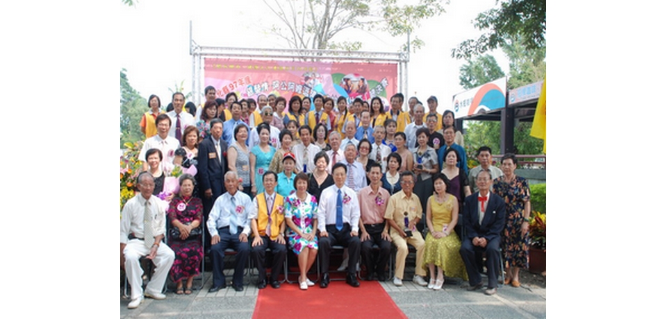 阿公阿嬤卡拉OK縣長蒞臨頒獎共襄盛舉(圖)