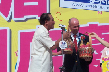 家樂福屏中店開幕(圖)