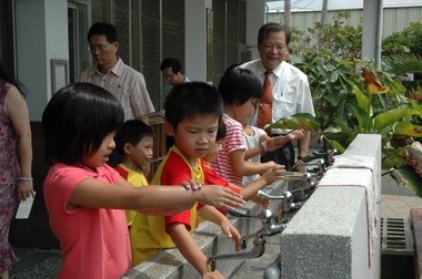 縣府抽查校園腸病毒防制情形(圖)