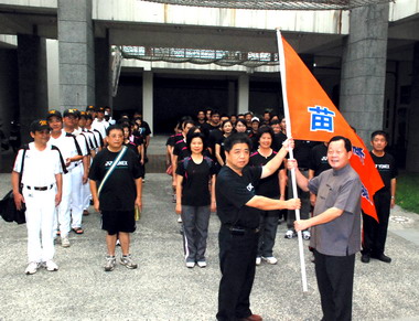 挑戰地政盃劉政鴻今授旗(圖)