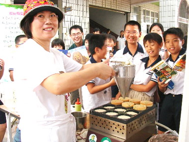 學童借書免費吃紅豆餅(圖)