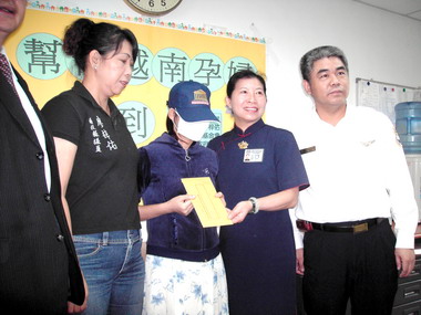 越南新娘遭遺棄移民署協助返鄉(圖)