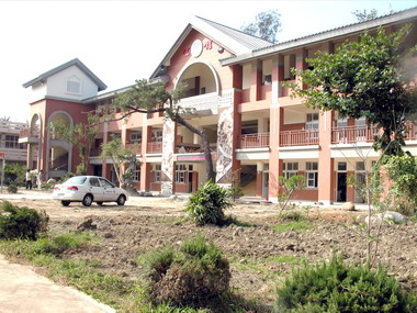 劉政鴻允諾改善公館國小校園綠美化(圖)