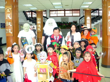 小鬼大鬧苗栗縣政府(圖)