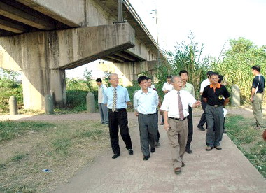 林政則勘查頭前溪沿岸自行車道規劃路線(圖)