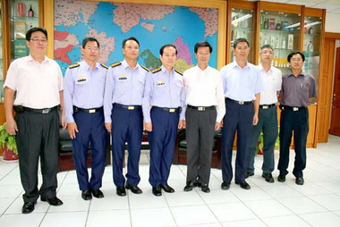 新任金門岸巡總隊長扶大桂拜會李炷烽(圖)