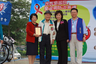 慶祝工業節 健行全家一起來(圖)