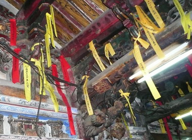 朴子配天宮綁黃絲帶替縣長祈福？(圖)