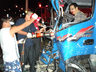 溪湖交流道口發生小貨車對撞車禍(圖)