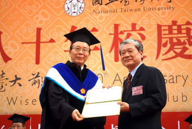 家扶基金會董事長榮獲台大傑出校友(圖)