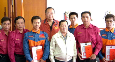 劉政鴉表揚大雪山搜救有功人員(圖)