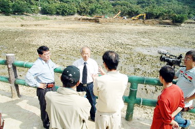 林政則市長勘查青草湖疏濬工程(圖)