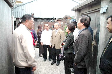 林政則勘查西安街拓寬案(圖)