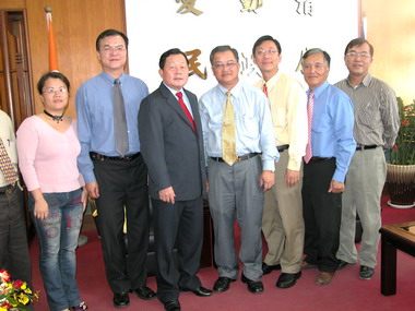 馬來西亞拿督彭長寬拜會縣長(圖)