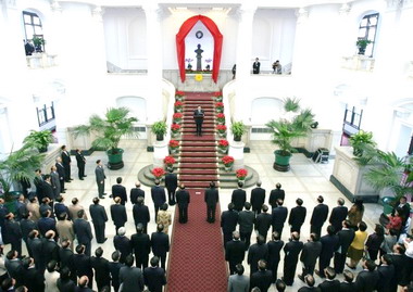 馬英九主持國父銅像復置揭幕儀式(圖)