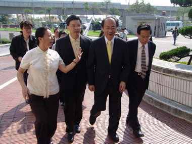 民進黨大老前往看守所探視並聲援蘇治芬(圖)
