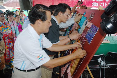 「跳躍音符，舞動阿猴」彩繪(圖)