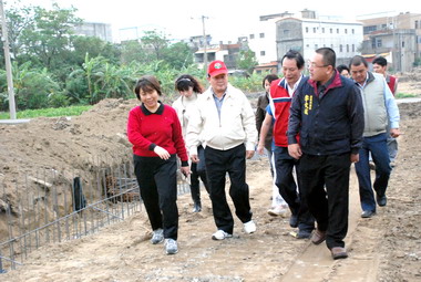 劉政鴻視察後龍都市計畫6號道路興建工程(圖)