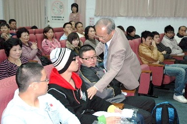 林政則關心役男注意健康(圖)