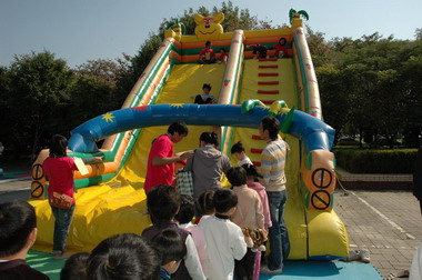 竹新送溫馨、攜手傳愛心關懷弱勢(圖)