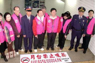 菸害新法即將上路劉政鴻上街宣導(圖)