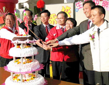 沙中校慶腰鼓隊成立慶生歡樂滿校園(圖)