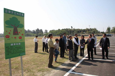 「綠草如茵」示範點視察(圖)