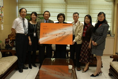 修緣育幼院院童提早過耶誕暢遊台北101(圖)