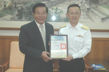 146艦隊長王昭舉榮升海總司令部督察長(圖)