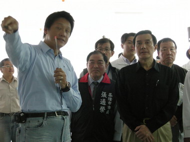 馬英九視察污水處理廠(圖)