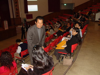 李應元蒞臨採購實務研習班(圖)