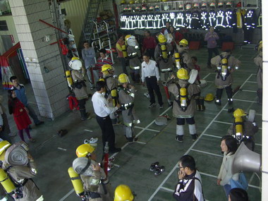 消防局辦理學生校外會消防實際體驗活動(圖)