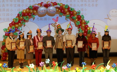 單親暨弱勢家庭兒童課輔班歲末聯歡活動(圖)