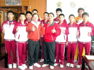 君毅桌球賽表現搶眼劉政鴻接見表揚(圖)