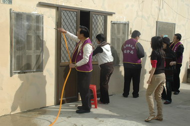 用愛陪伴長輩快樂迎牛年(圖)