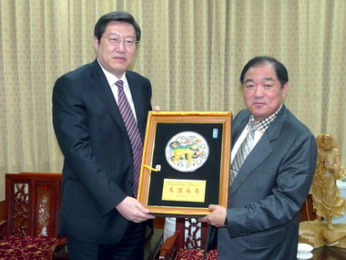 張通榮與濟南市長進行交流座談(圖)