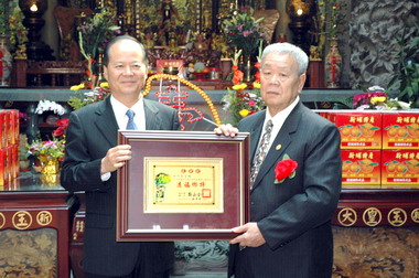 新竹天公壇贈現代救護車予消防局(圖)