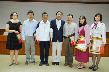 屏東縣政府表揚97年度績優工友(圖)