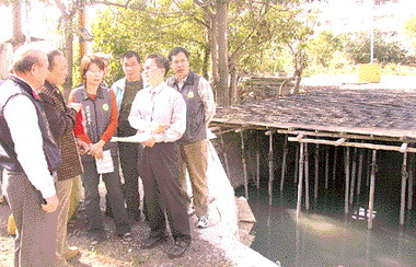 彰市建寶里排水溝加蓋恐淹水居民抗議(圖)