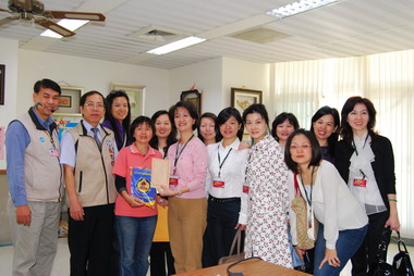 愛心媽媽蒞嘉關懷弱勢團體(圖)