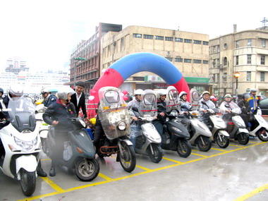 張通榮出席北端機車停車場啟用典禮(圖)