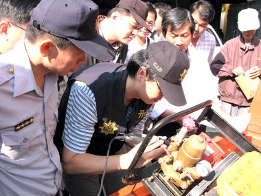 草屯分局推行農機具刻碼(圖)