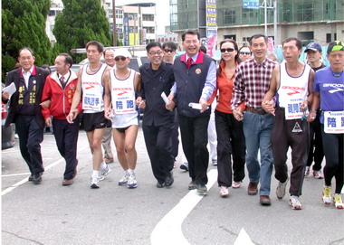 視障環台路跑今抵苗栗(圖)