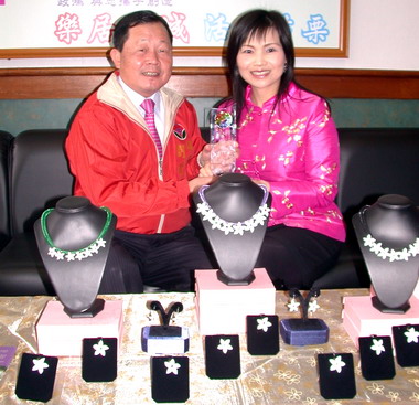 代比爾珠寶服務優劉政鴻頒獎表揚(圖)