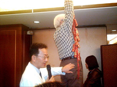 久坐當心骨鬆應定期骨質檢測(圖)