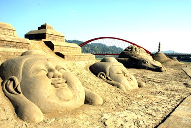 貓羅溪畔沙雕藝術節今舉行開幕儀式(圖)