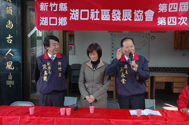 縣長率陳興照副縣長下鄉傾聽民意(圖)