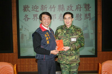 陳興照春節勞軍(圖)