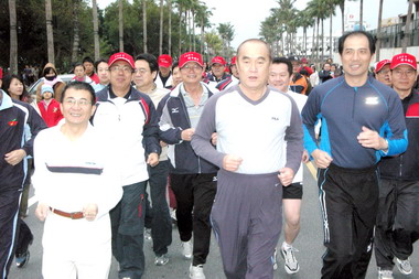 花蓮舉辦升旗典禮暨元旦健走活動(圖)